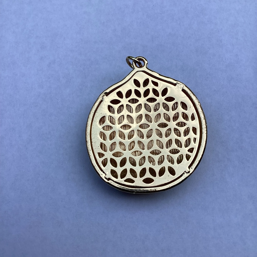 Gold Seashell Pendant with Rhinestones - Picture 4 of 7